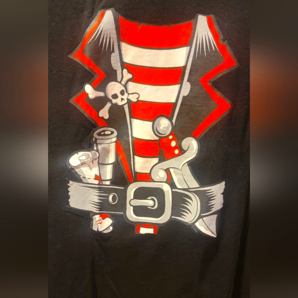women's v-neck pirate shirt, size 2xl - Picture 2 of 3